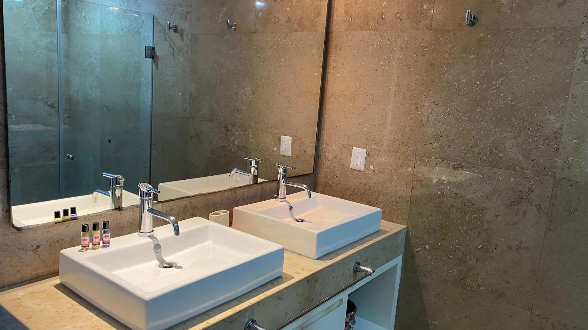 Spacious 2 Bedroom Condo At Tulum Country Club And Pga Akumal Mexique